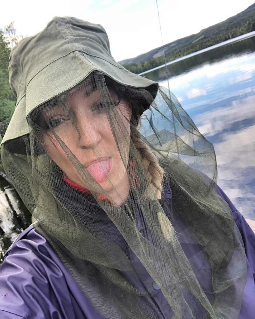 Tone Brustad på tur: - Finn frem F*@n i deg og slipp det du har å tenke på, ta med fiskestanga eller en termos og bare dra til en elv eller nærmeste vann. Foto: Privat