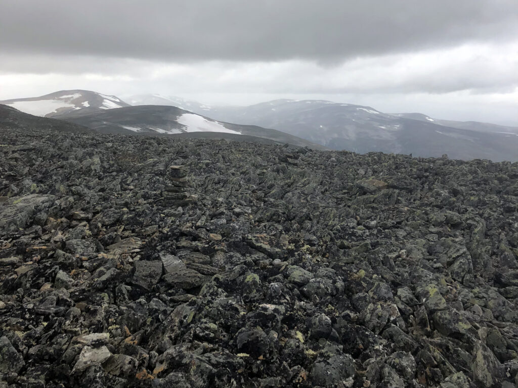 Tøft terreng og utrygt vær.