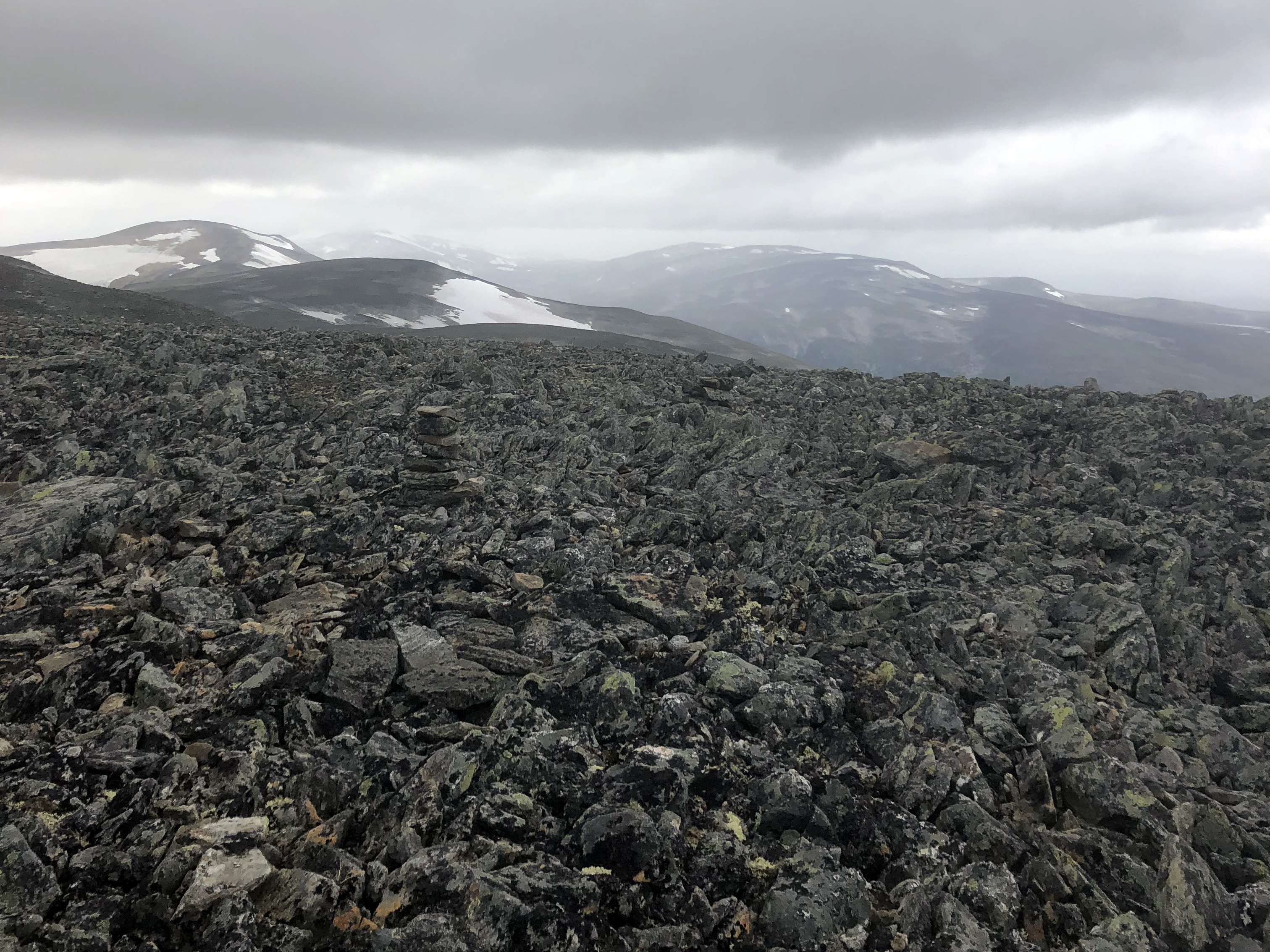 Tøft terreng og utrygt vær.