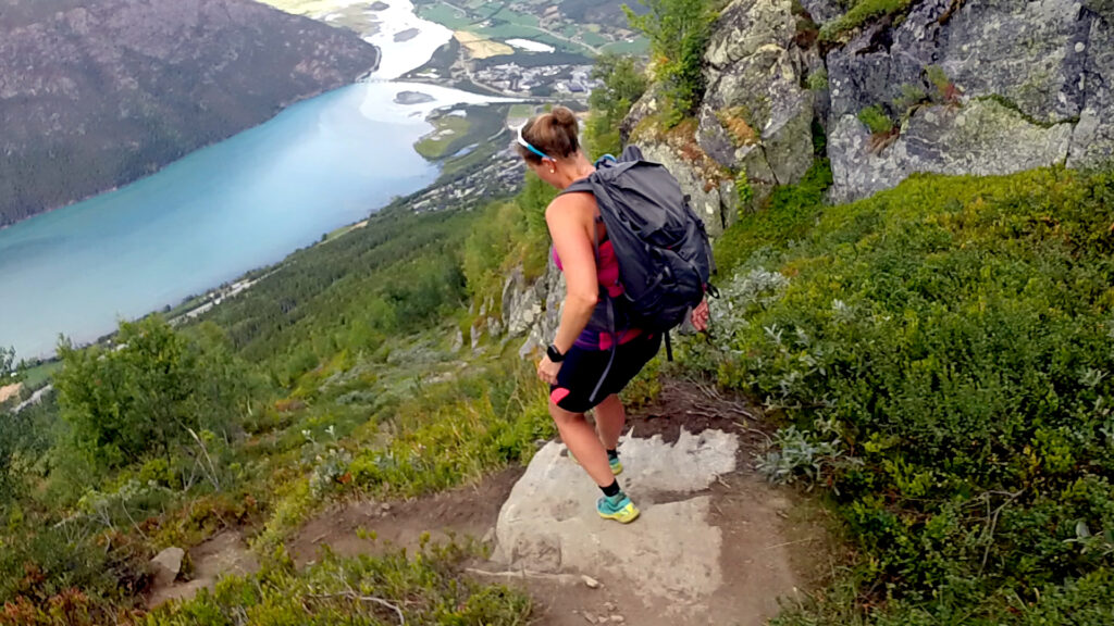 Ned de siste slitsomme høydemeterne.