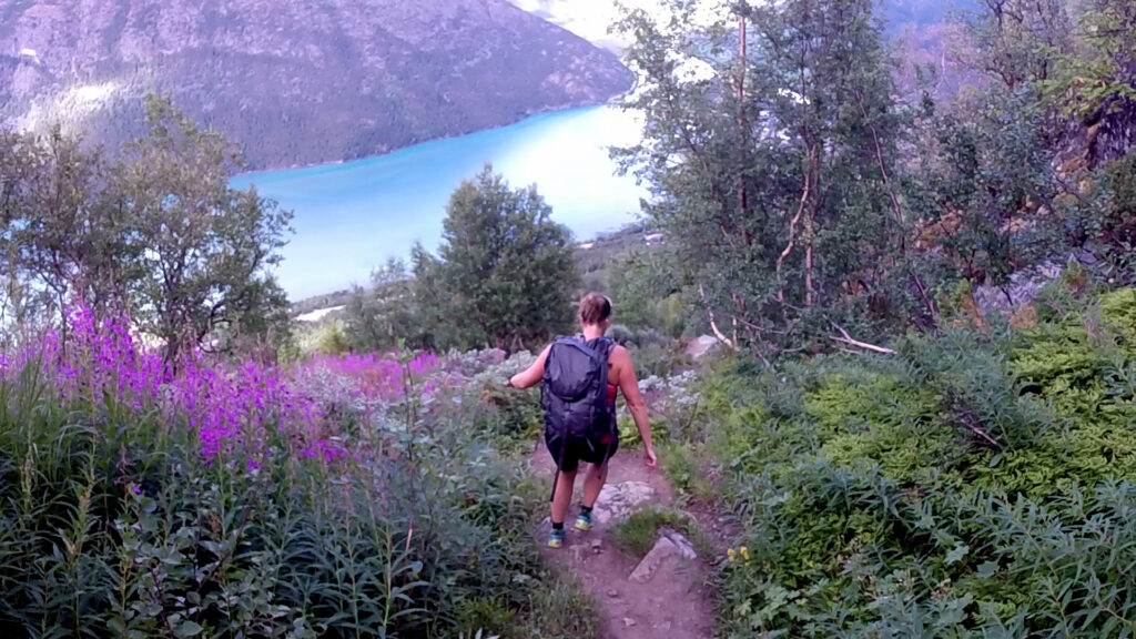 Ned de siste slitsomme høydemeterne.