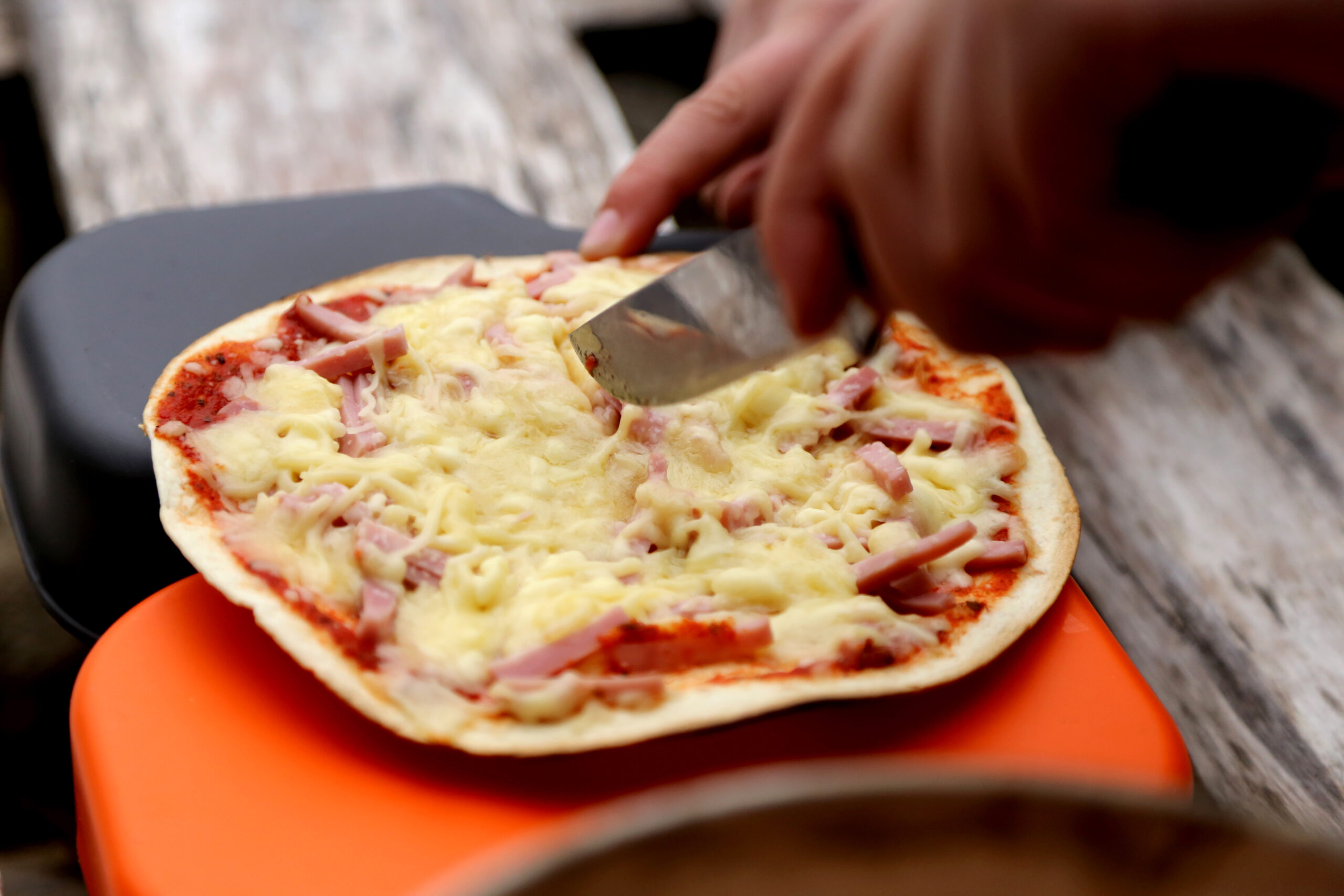 Slik lager du pizza på tur