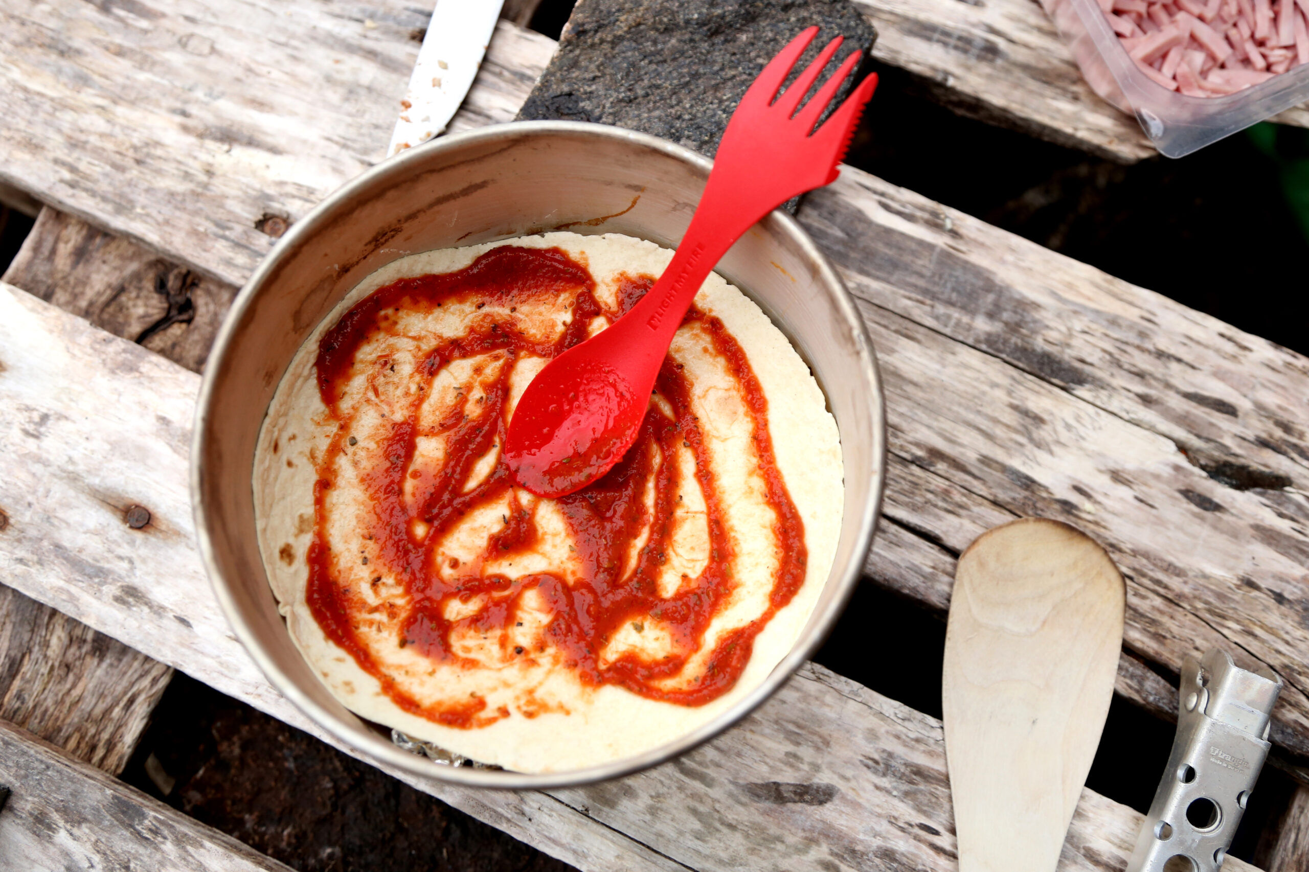 Slik lager du pizza på tur