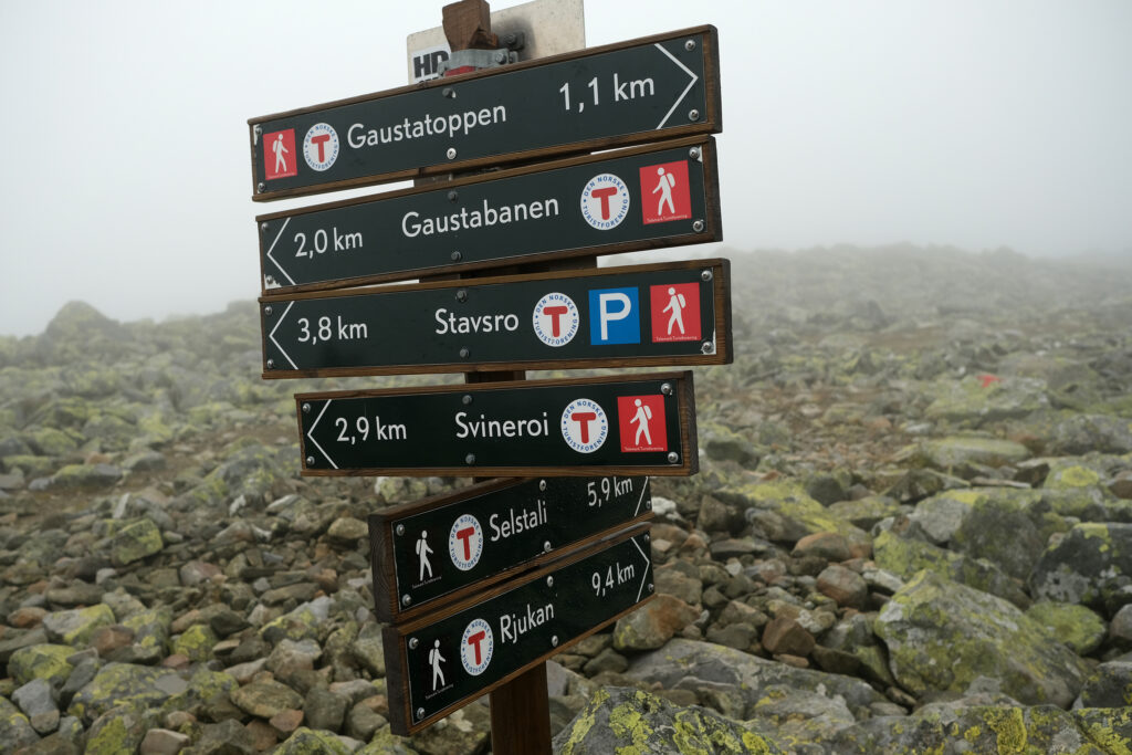 Det er mange ruter til Gaustatoppen.