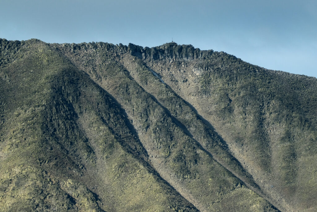 Gaustatoppen i skiftende vær
